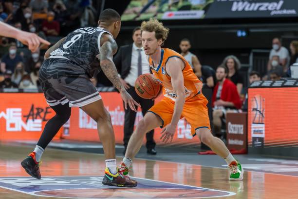 激励马奎尔 激励马奎尔